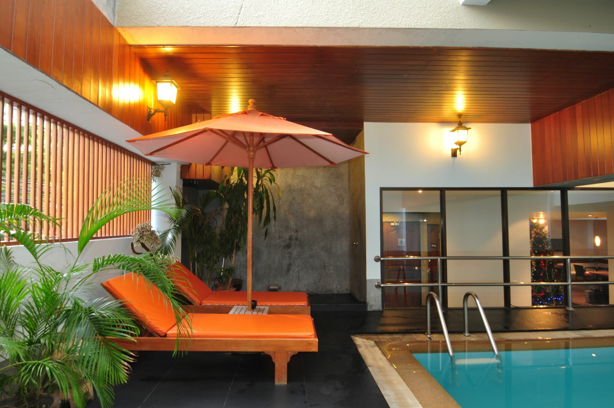 The Euro Grande Hotel Bangkok Extérieur photo