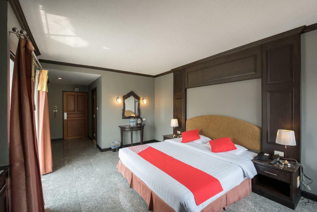The Euro Grande Hotel Bangkok Extérieur photo