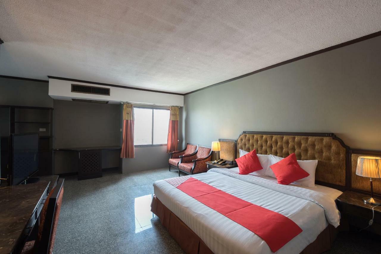 The Euro Grande Hotel Bangkok Extérieur photo