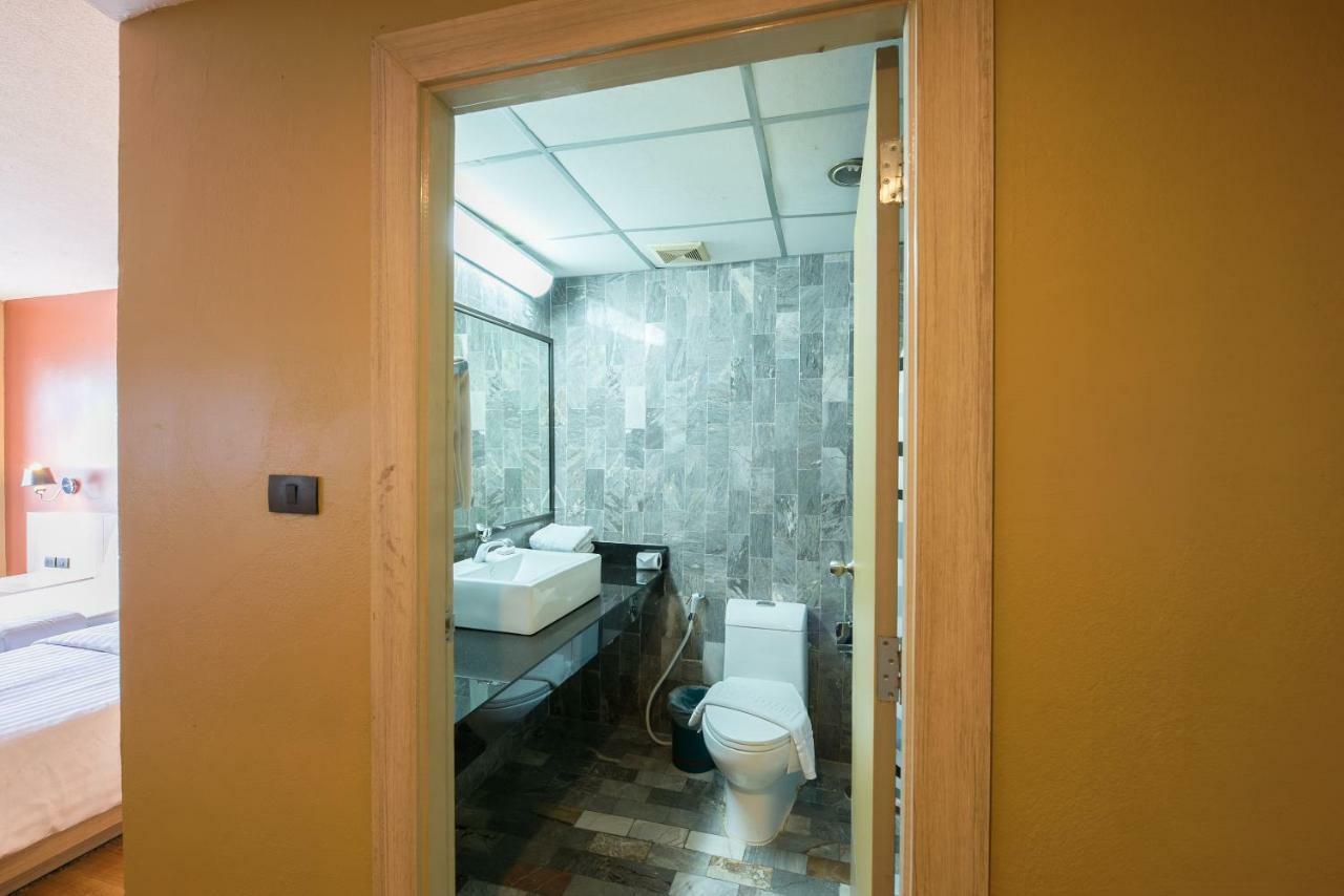 The Euro Grande Hotel Bangkok Extérieur photo