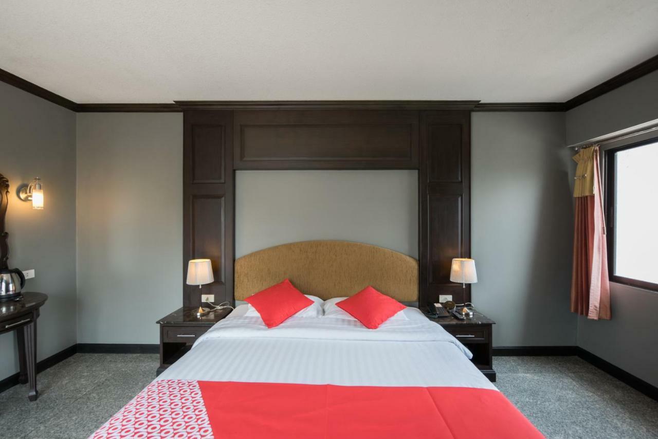 The Euro Grande Hotel Bangkok Extérieur photo