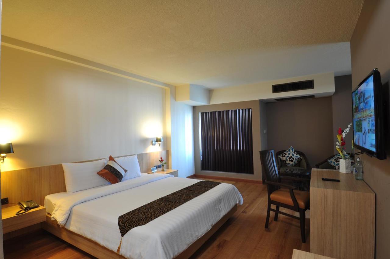 The Euro Grande Hotel Bangkok Extérieur photo