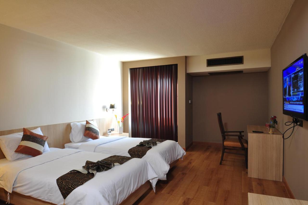 The Euro Grande Hotel Bangkok Extérieur photo