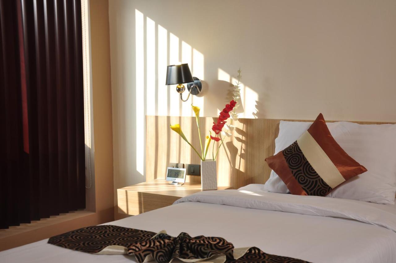 The Euro Grande Hotel Bangkok Extérieur photo