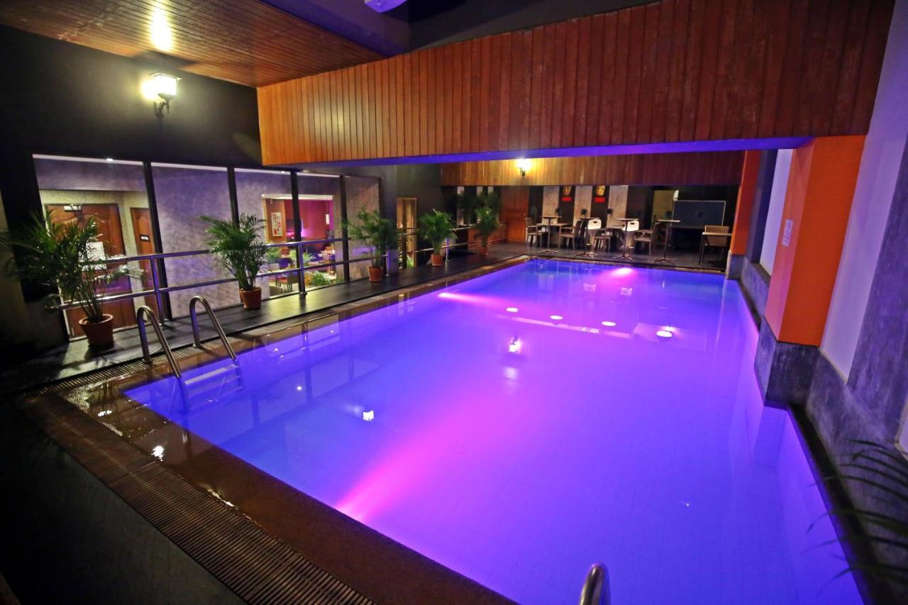 The Euro Grande Hotel Bangkok Extérieur photo